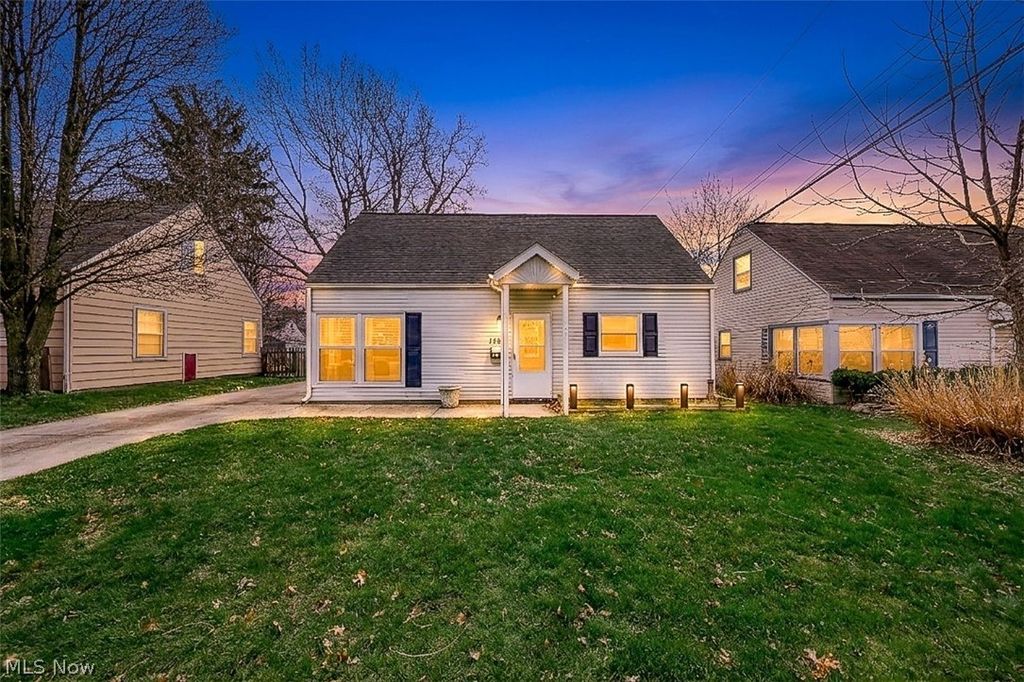 Photo of 1266 Curtis Avenue, Cuyahoga Falls, OH 44221 (MLS # 5194722)