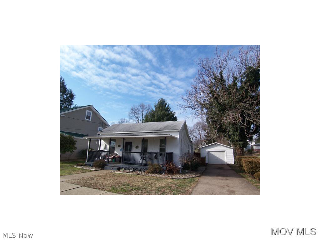 Now with NEW 200 amp service Cute ready to move in ranch with river view. One floor living, convenient location. Rear foyer. New siding, AC unit and garage door in 2013 Elem: Belpre Elementary School Elem/Bus: Y JrHigh: Belpre Middle School JrHigh/Bus: Y High: Belpre High School High/Bus: Y Fire: VOL Police: CTY ;SQFT=Fin L1:1127, Fin Above:1127, Fin Total:1127, Unfin Above:0;GAR= 1 Car Det