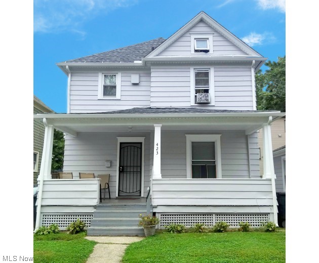 A great opportunity to own an University of Akron rental! This three story house includes hardwood floors, a new kitchen, one bathroom, two large first floor family rooms, and four bedrooms. Leased through 7-31-24. Total Revenue $17,280 Total Expense $3873 NOI $13,407
*opportunity for additional cash flow with by renting the vacant bedroom