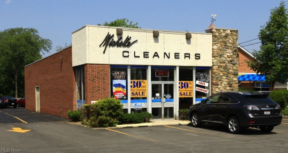 This building is very sound with a new HVAC system, existing drive-thru window and drive includes an easement through the rear of the adjacent Wendy's parking lot for egress at the light.