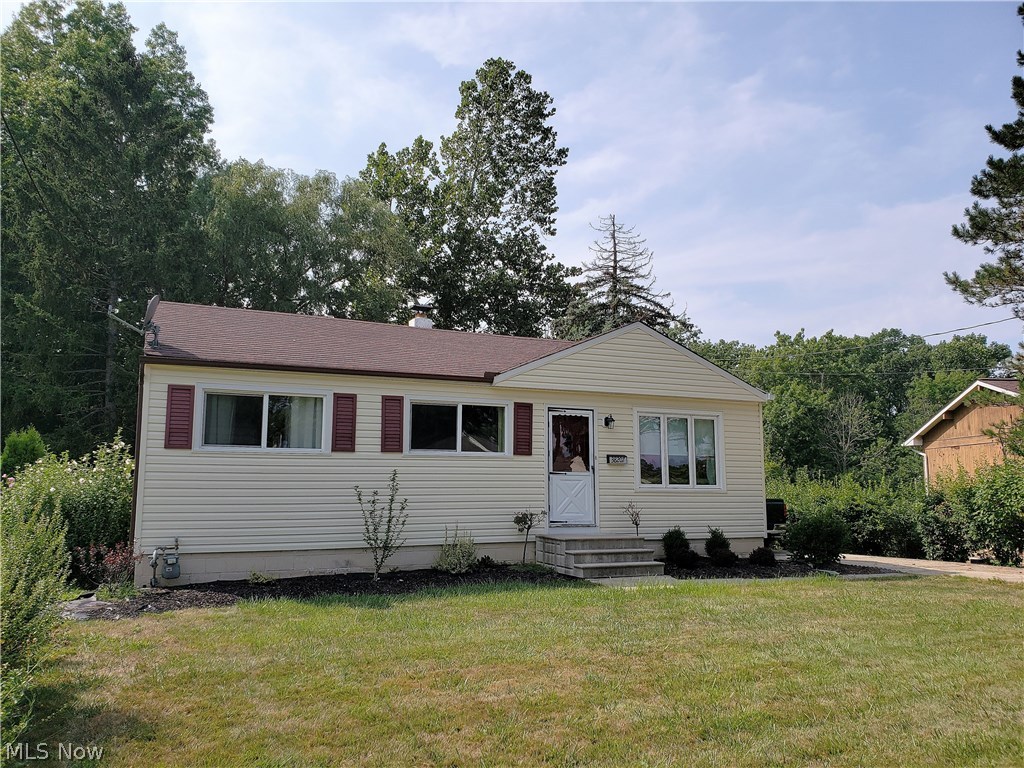 The feeling of 2 homes in 1. From the front you have a beautiful family friendly neighborhood, but step into the back and you have the serenity of a private deep yard that backs up to a beautiful conservatory. The well kept home has nice sized rooms and is turn key!