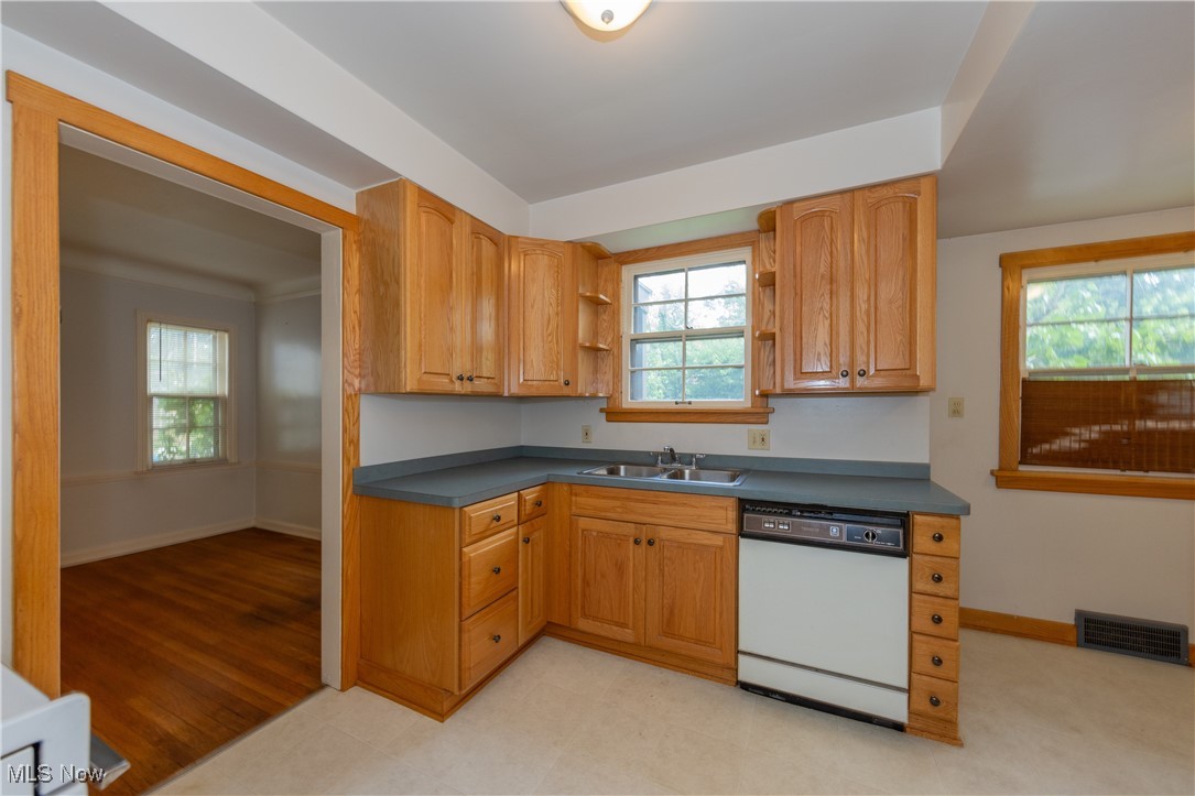 University Heights, Ohio 44118, United States, 3 Bedrooms Bedrooms, ,2 BathroomsBathrooms,Residential,Pending,153549