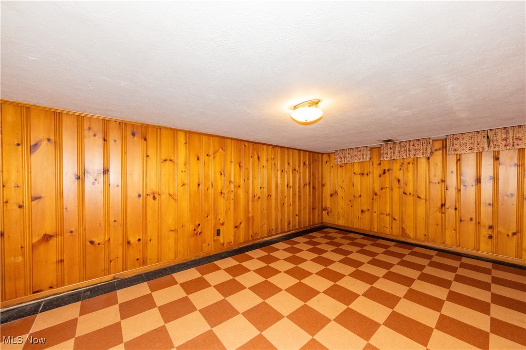 University Heights, Ohio 44118, United States, 3 Bedrooms Bedrooms, ,2 BathroomsBathrooms,Residential,Pending,153549