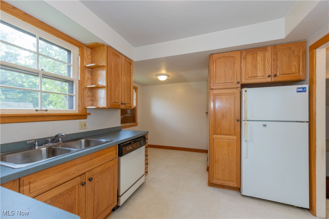 University Heights, Ohio 44118, United States, 3 Bedrooms Bedrooms, ,2 BathroomsBathrooms,Residential,Pending,153549