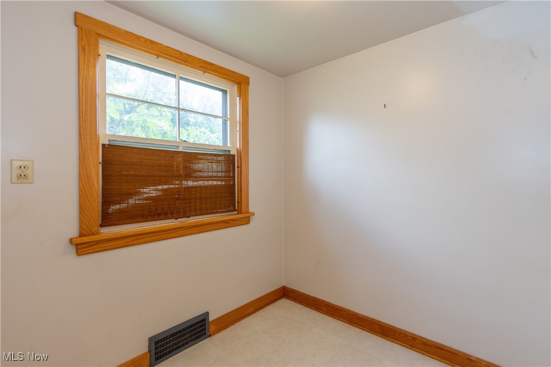 University Heights, Ohio 44118, United States, 3 Bedrooms Bedrooms, ,2 BathroomsBathrooms,Residential,Pending,153549