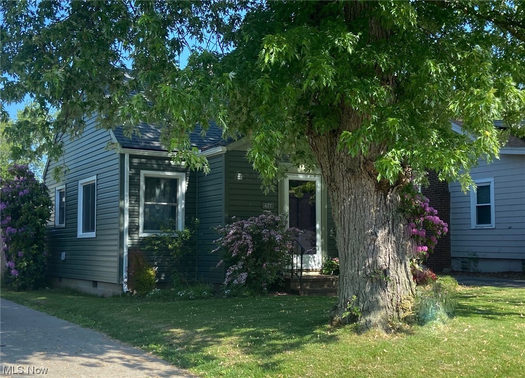 Move in Ready 3 Bedroom Bungalow. Updated Kitchen & Bath. Newer vinyl windows & siding. Paved drive. 1.5 Car Detached Garage.