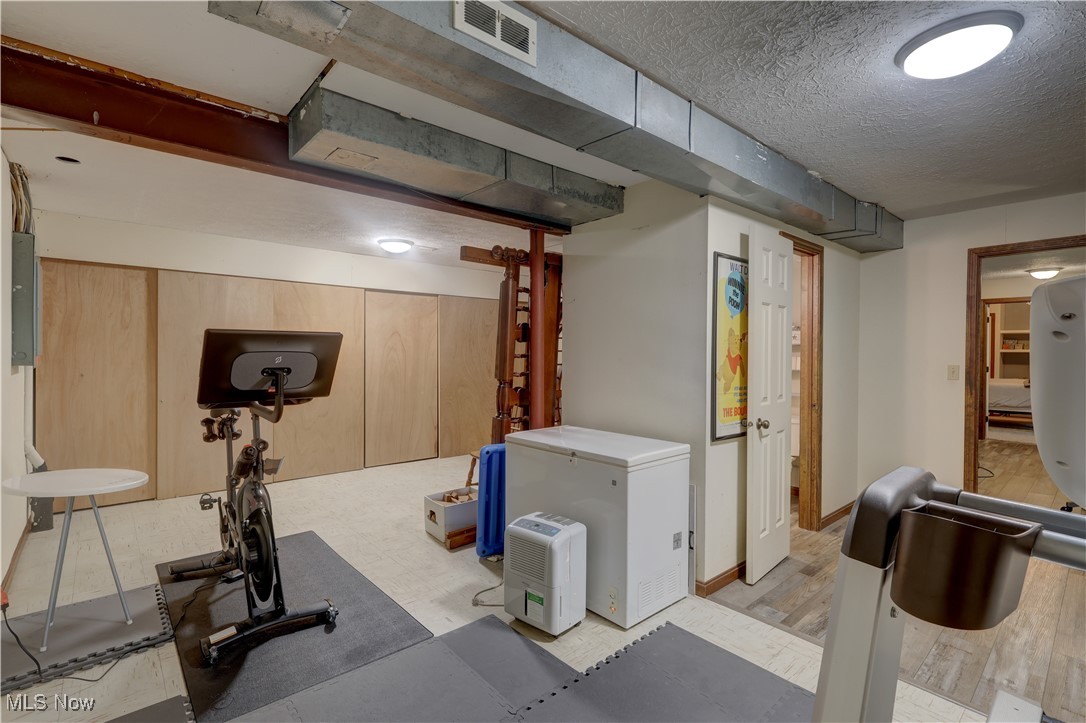 Strongsville, Ohio 44149, United States, 4 Bedrooms Bedrooms, ,4 BathroomsBathrooms,Residential,Active,218333