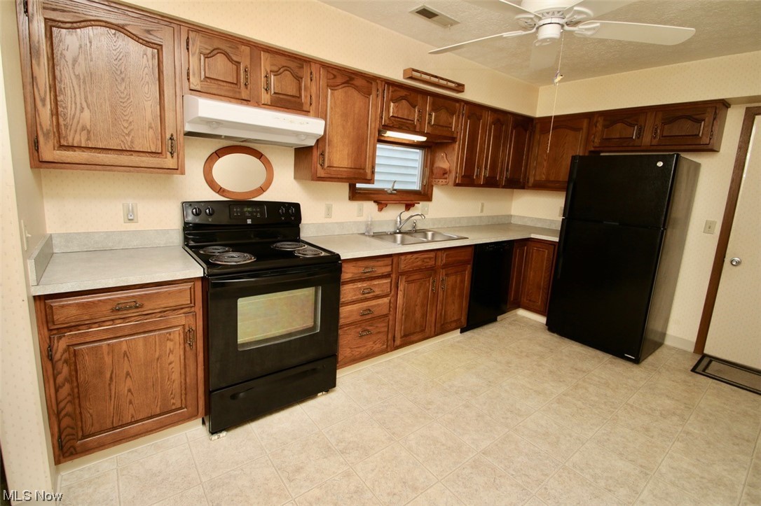 Country Scene Condo - Residential