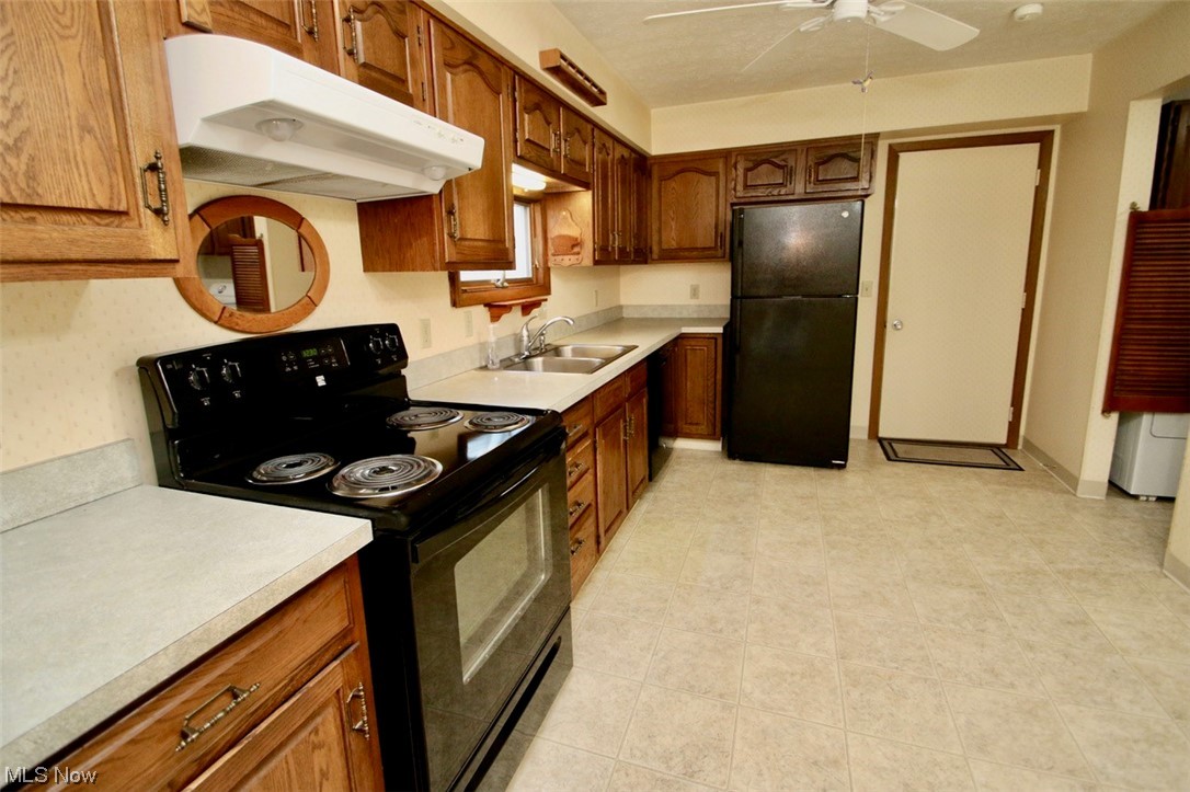 Country Scene Condo - Residential