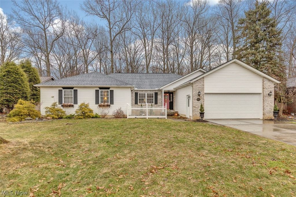 Photo of 4623 Queen Anne Avenue, Lorain, OH 44052 (MLS # 5188008)