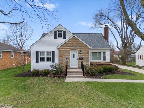 Homes For Sale - 2883 Sharonwood Avenue<br/> Stark County, Canton, OH 44708