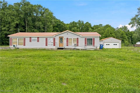 Homes For Sale - 17366 Wick Avenue<br/> Mahoning County, Lake Milton, OH 44429