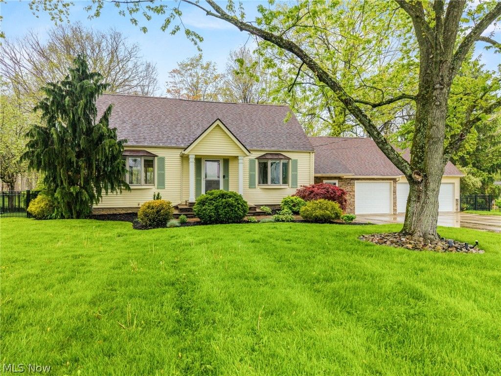 Photo of 10743 Chippewa Road, Brecksville, OH 44141 (MLS # 5204875)