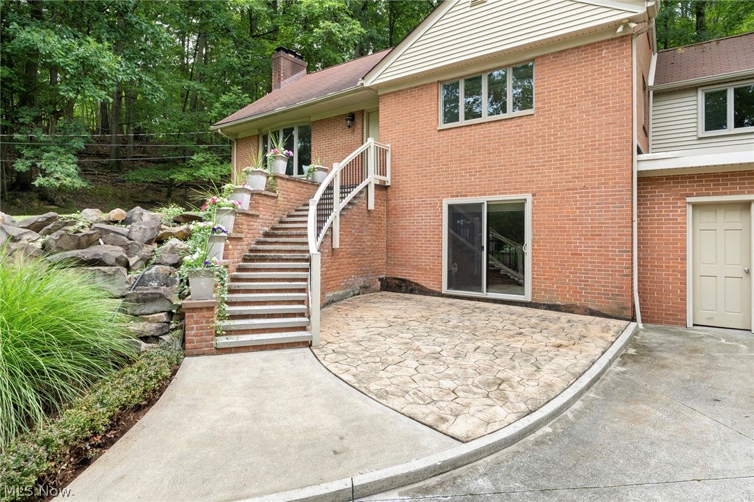 2675 W Ridgewood Drive