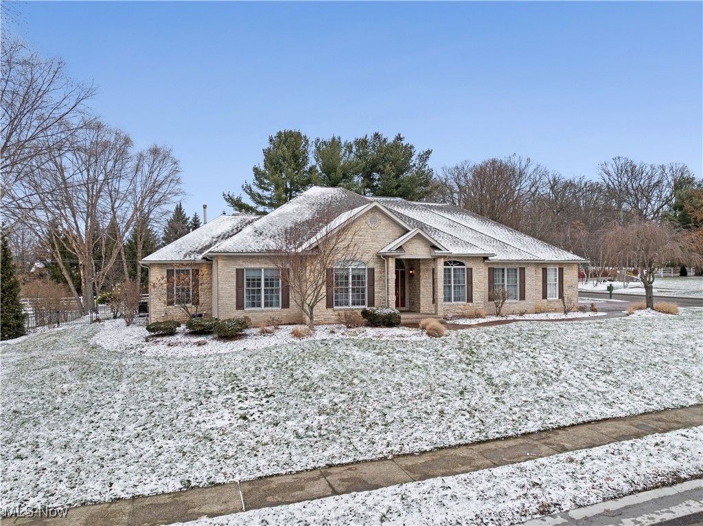 Photo of 6430 Great Court Circle NW, Massillon, OH 44646 (MLS # 5181157)