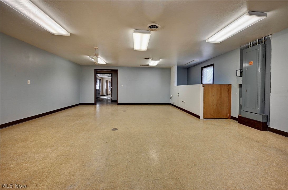 14232 Lincoln Way E