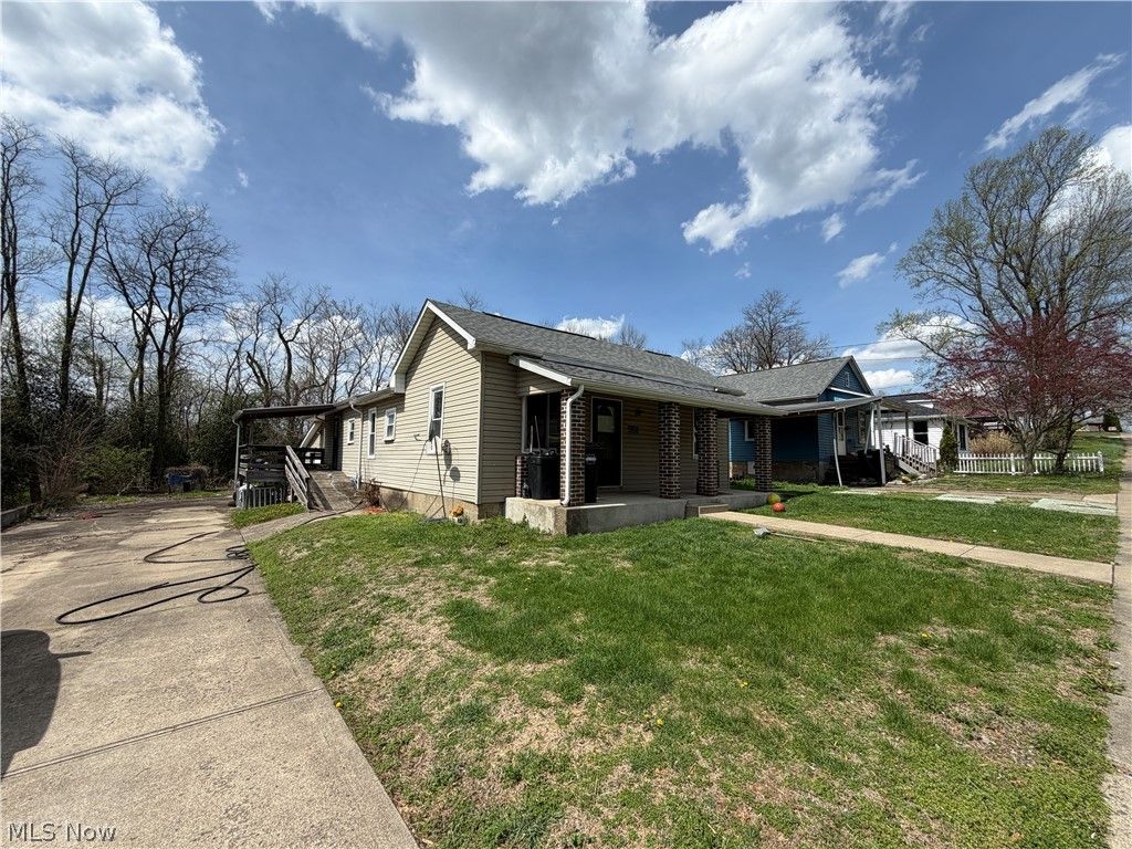 Photo of 551 Carey Street, Zanesville, OH 43701 (MLS # 5199746)