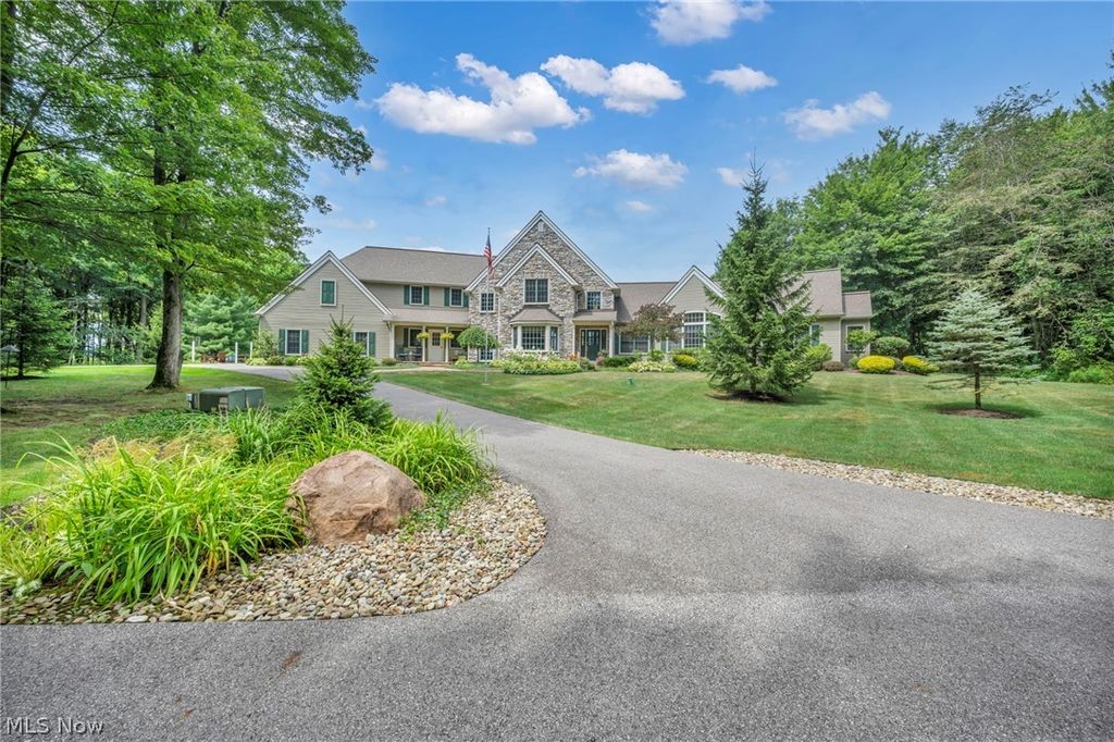 Photo of 10360 Sawmill Drive, Chardon, OH 44024 (MLS # 5193823)