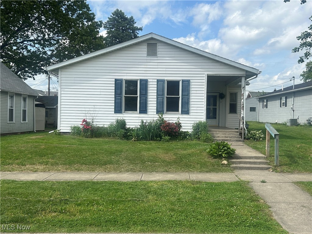 616 Vine Street, Coshocton, Ohio image 1