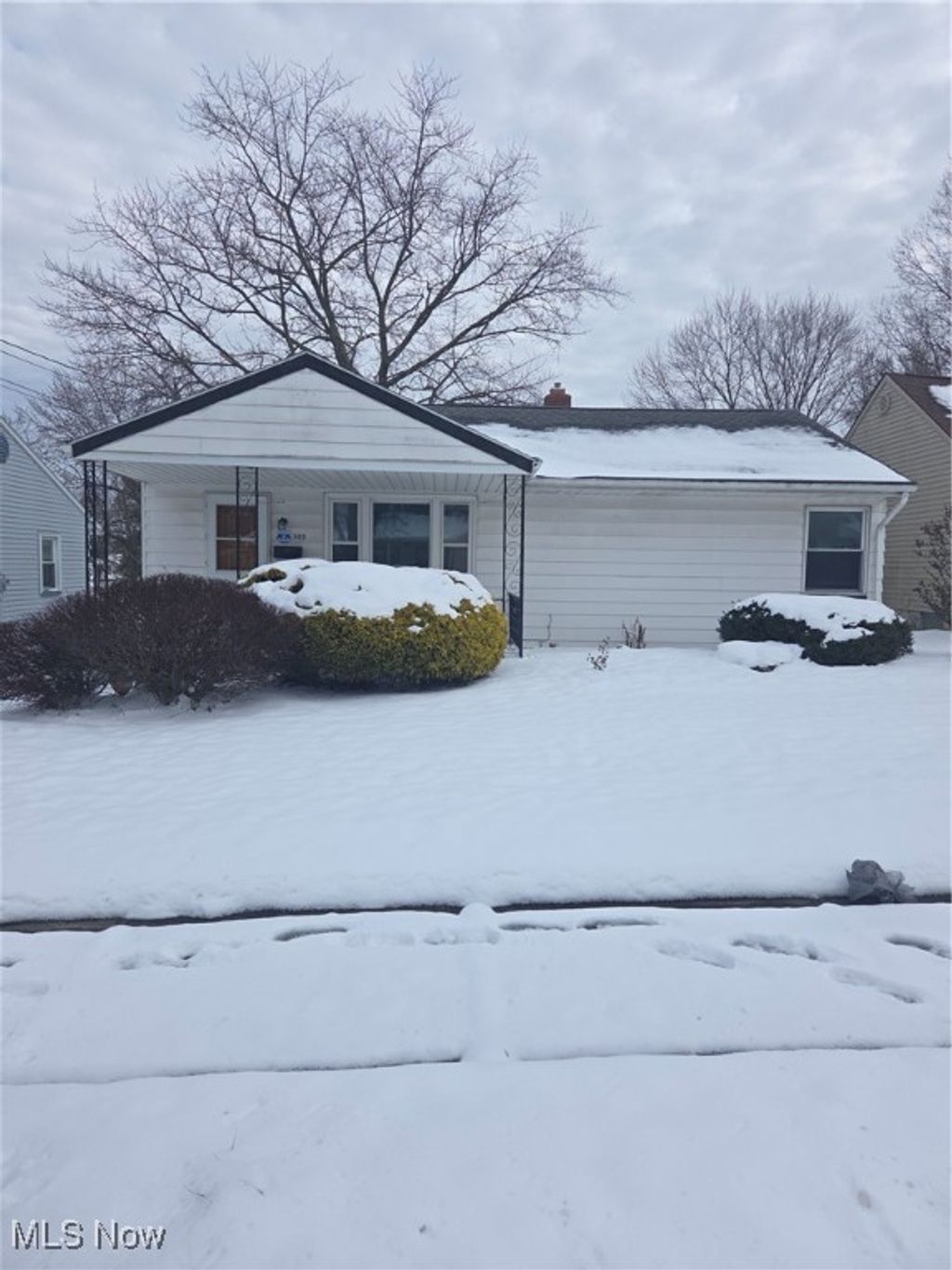 Photo of 503 N Dunlap Avenue, Youngstown, OH 44509 (MLS # 5179385)