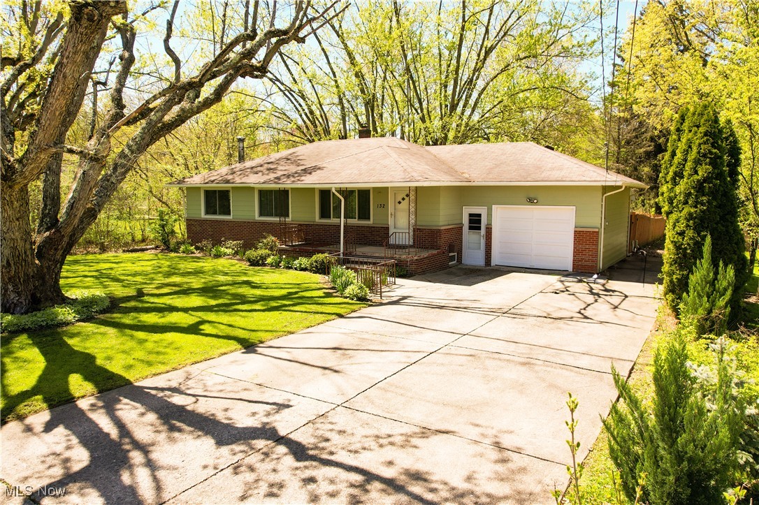 132 Forest Hill Drive, Amherst, Ohio image 1
