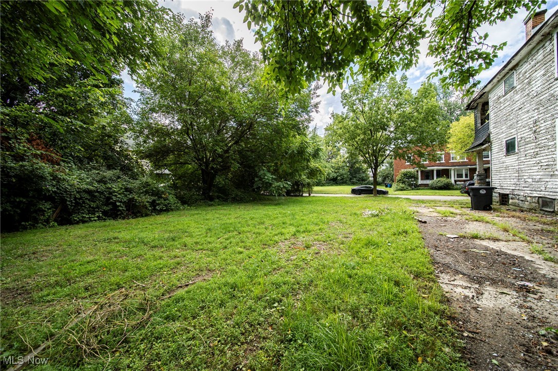 10525 Gooding Avenue