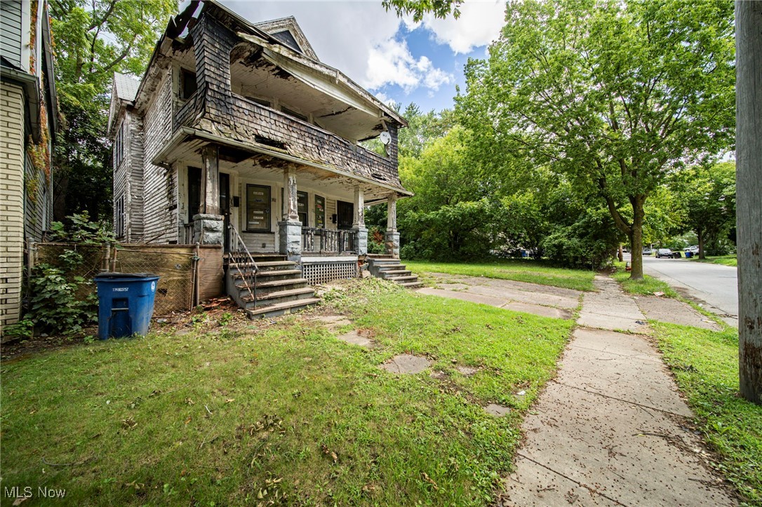 10525 Gooding Avenue