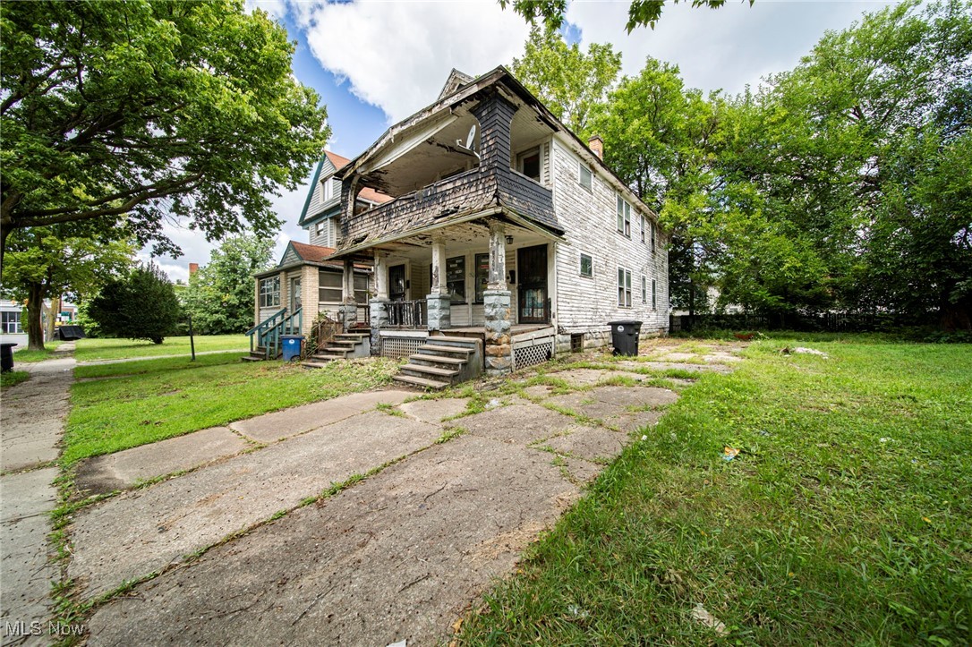 10525 Gooding Avenue