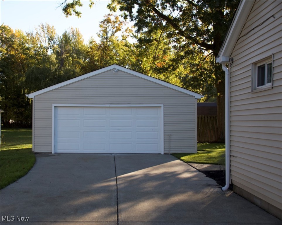 1193 E 354th Street, Eastlake, Ohio image 8