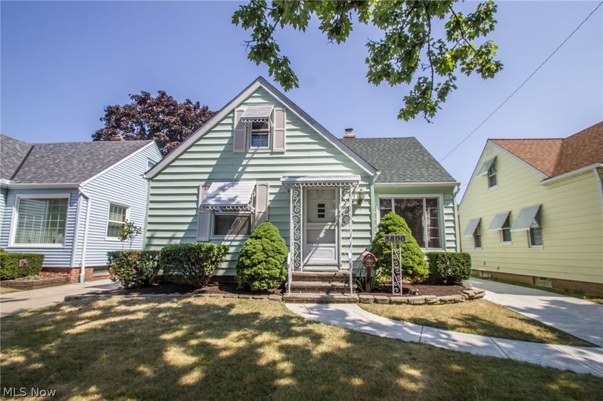 Come check out this very well maintained 3 bedroom Bungalow in the
Heart of Brooklyn. Most of the upgrades have been taken care
of. Driveway is brand New, Garage Roof Brand New. Main Roof replaced
in 2011. Garage Door has been replaced 2009.Furnace and Central Air 2012. Home has fresh paint on the inside
New Carpet on Main level and upstairs in Master Suite. Bathroom has new
 Flooring. Back Yard was professionally Landscaped. Nothing to do but move
right in. Home Owners offering all of the appliances and a One year Home Warranty.
Hurry!