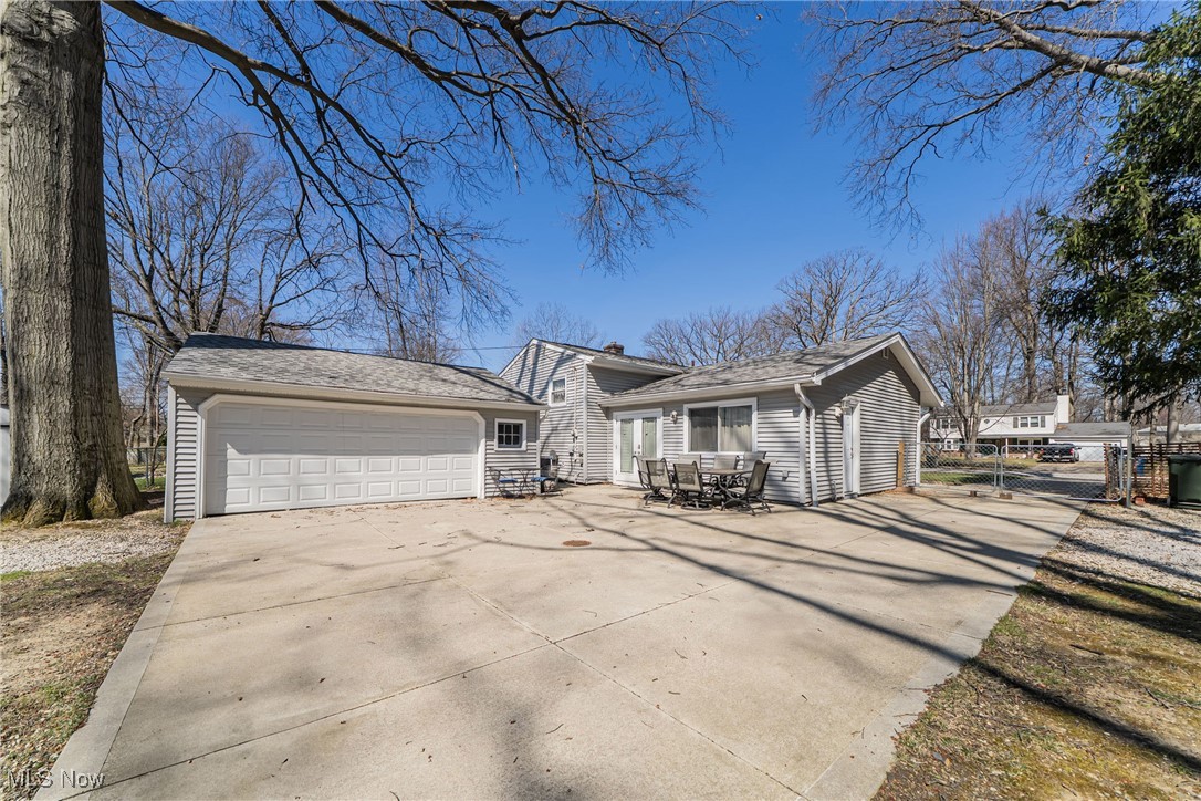 24065 Fairlawn Drive, North Olmsted, Ohio image 28