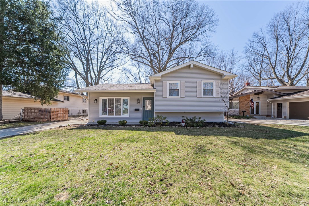 24065 Fairlawn Drive, North Olmsted, Ohio image 1