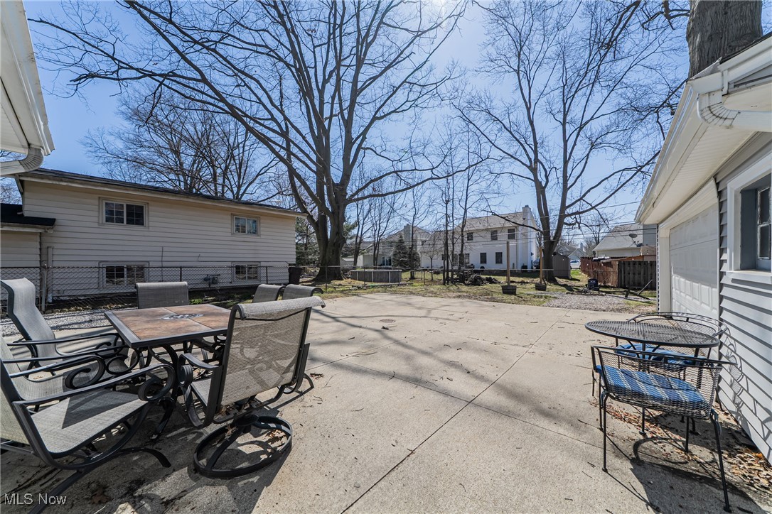 24065 Fairlawn Drive, North Olmsted, Ohio image 30
