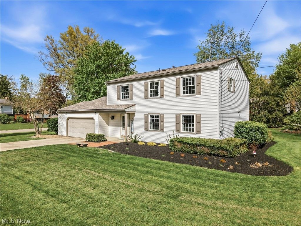 Photo of 658 Burning Oaks Drive NE, Warren, OH 44484 (MLS # 5205724)
