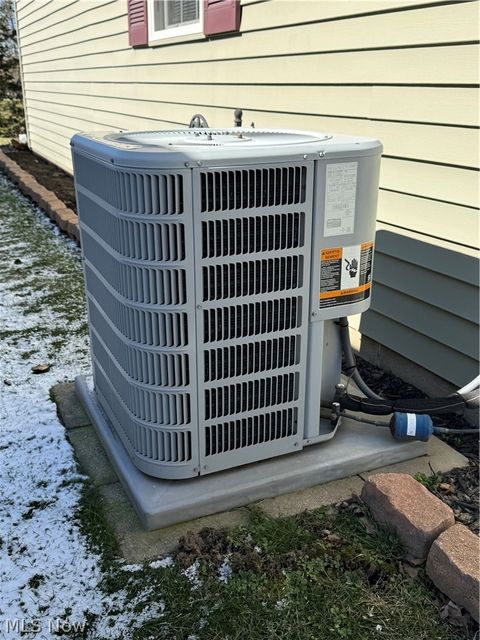 Tiny photo for 304 Woodland Way, Jefferson, OH 44047 (MLS # 5190032)