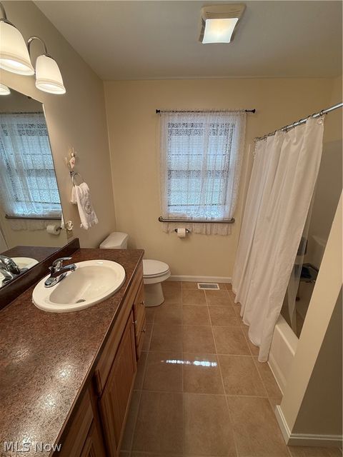 Tiny photo for 304 Woodland Way, Jefferson, OH 44047 (MLS # 5190032)