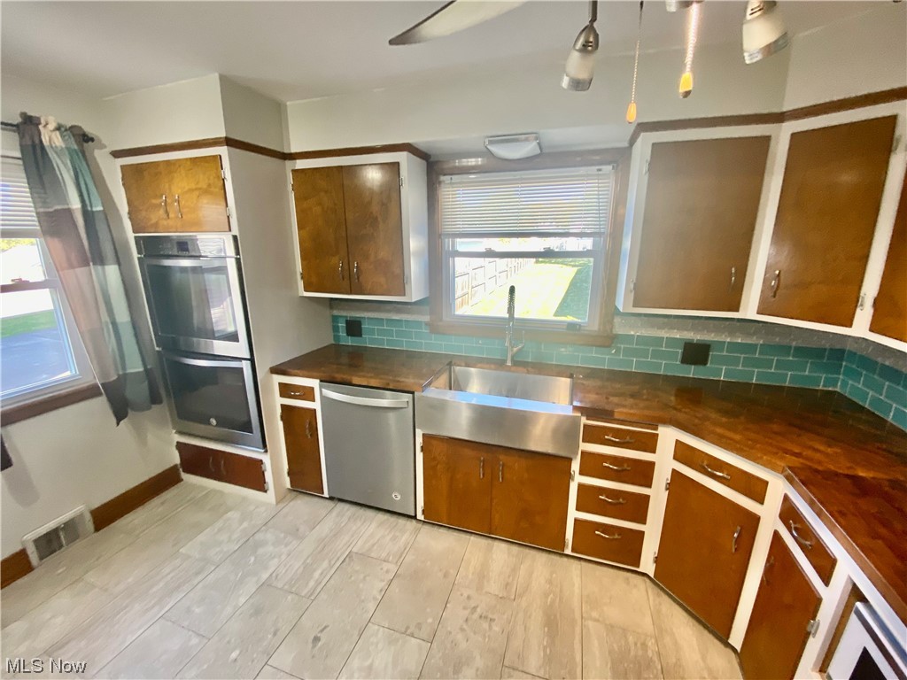 Townsend Villa - Residential