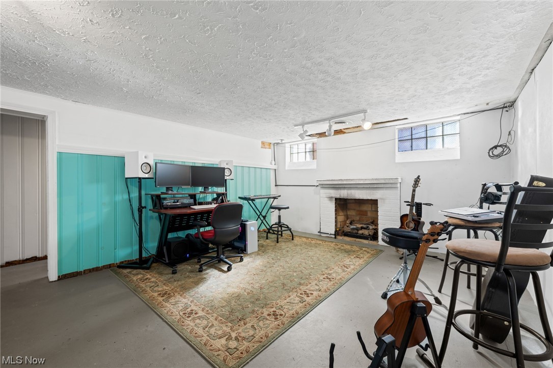 Broadfield Sub/W H Tellings - Residential