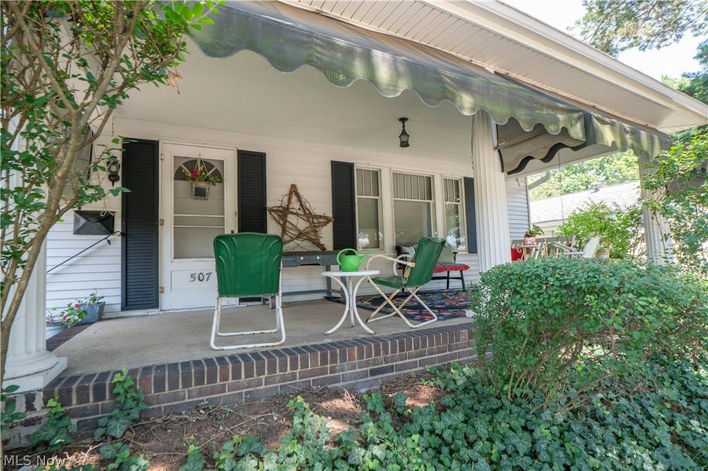 Photo of 507 W Maple Street, North Canton, OH 44720 (MLS # 5226272)