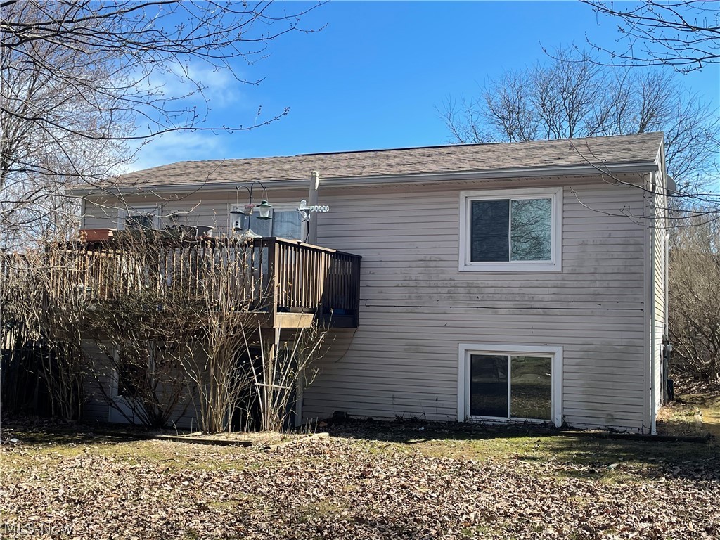 An excellent investment opportunity in Kent. An up & Down two unit with 2 bedroom units. Each unit has laundry in the unit. Long term tenant up. All electric units.
