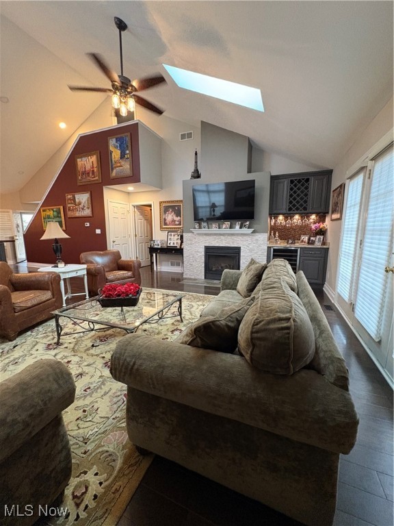 704 Elmwood Point