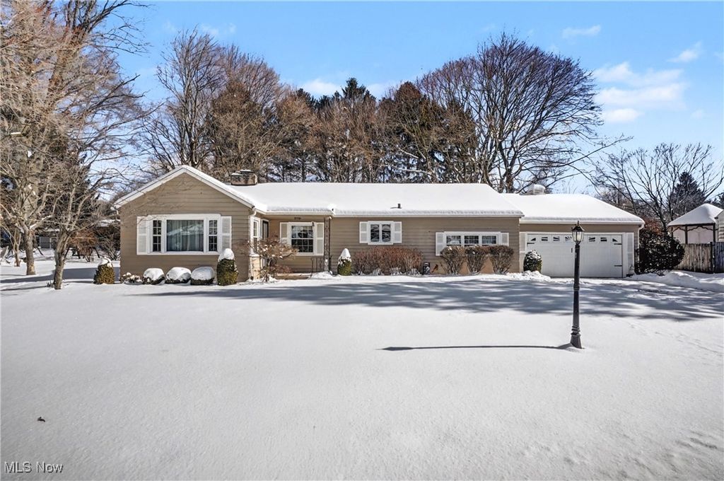 Photo of 3001 Englewood Drive, Stow, OH 44224 (MLS # 5183966)