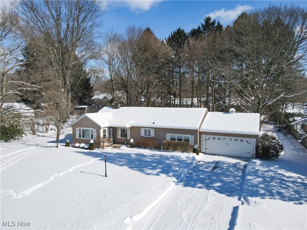 Photo of 3001 Englewood Drive, Stow, OH 44224 (MLS # 5183966)