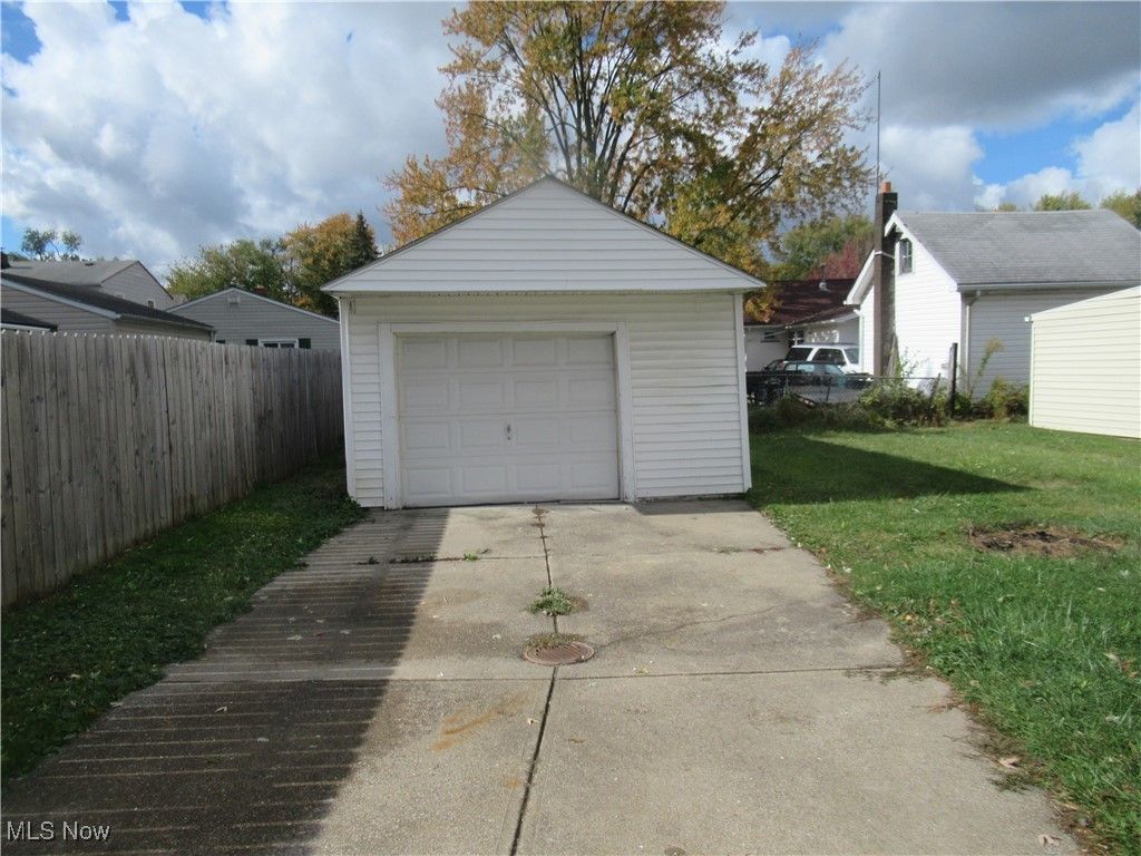 Photo of 1346 E 346th Street, Eastlake, OH 44095 (MLS # 5168284)