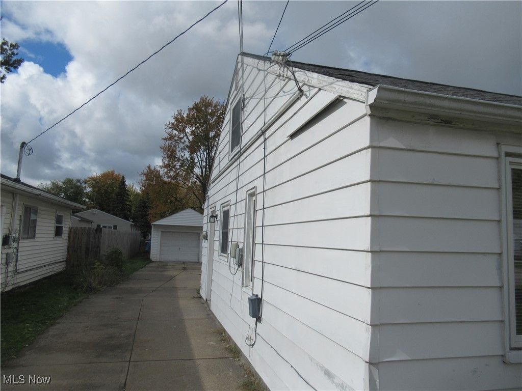 Photo of 1346 E 346th Street, Eastlake, OH 44095 (MLS # 5168284)