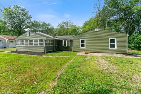 Homes For Sale - 17632 Laurel Avenue<br/> Lake Milton, OH 44429