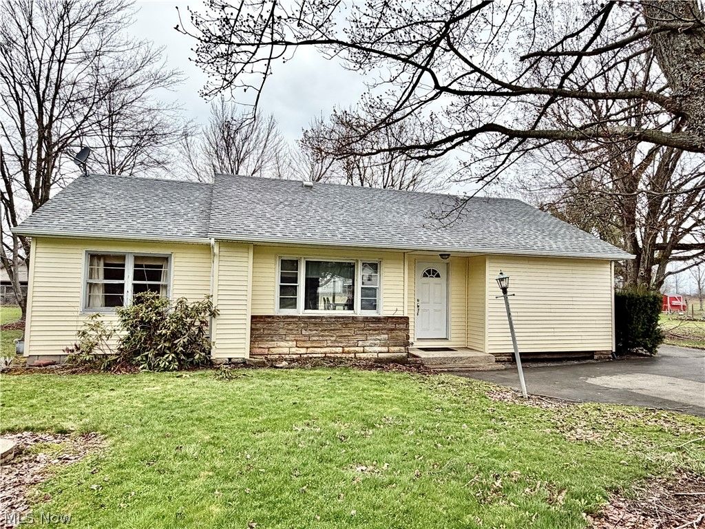 Photo of 6739 Wilson Sharpsville Road, Fowler, OH 44418 (MLS # 5194805)