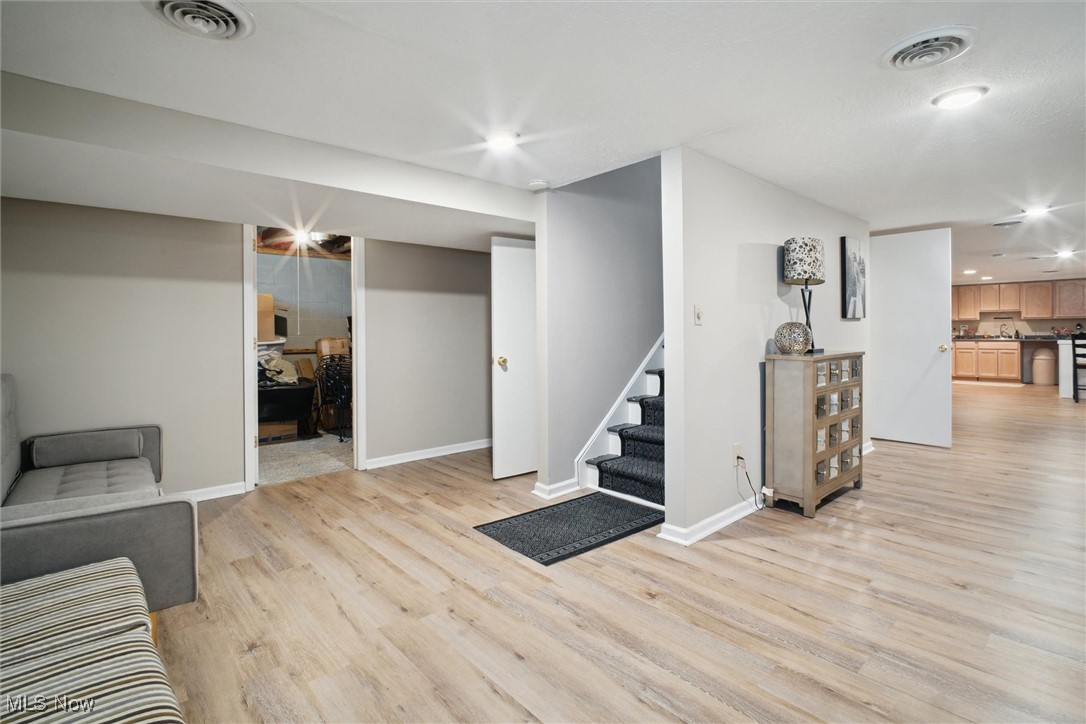 8809 Chapman Circle, Strongsville, Ohio image 31