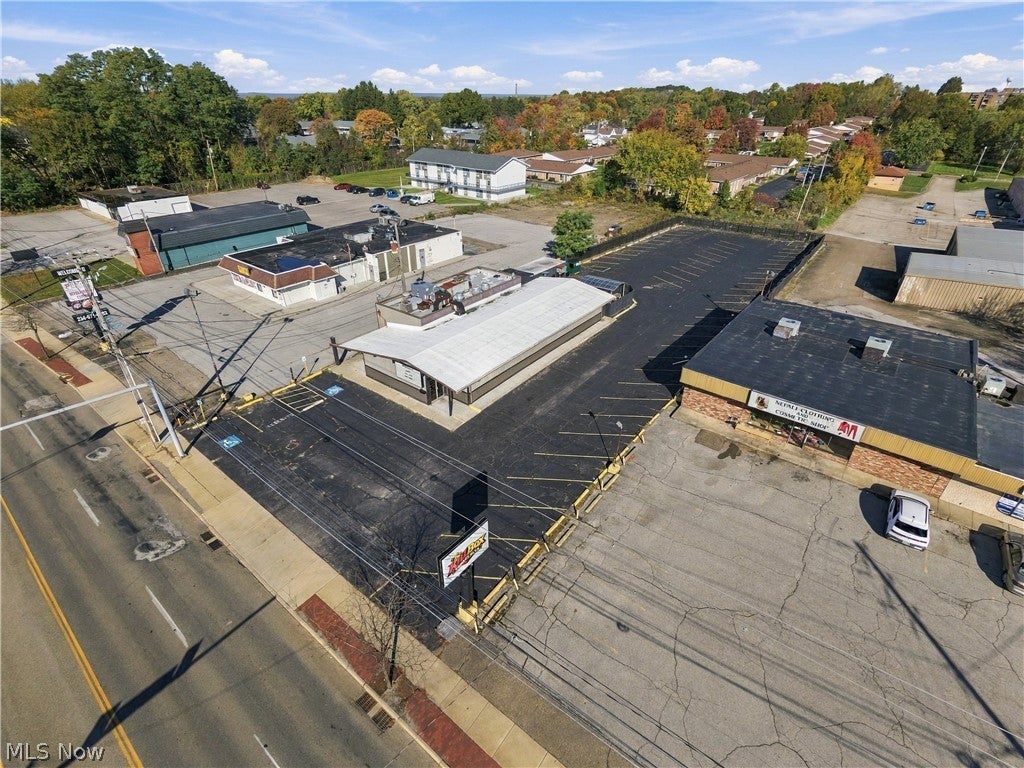 1305 E Tallmadge Avenue