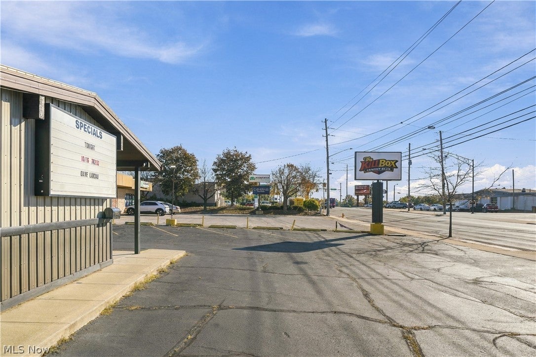 1305 E Tallmadge Avenue